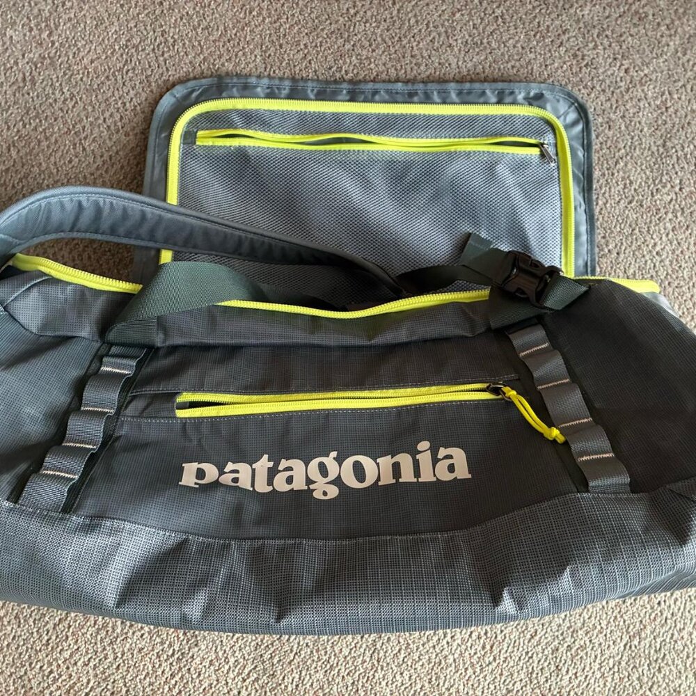Patagonia black hole duffel 40L